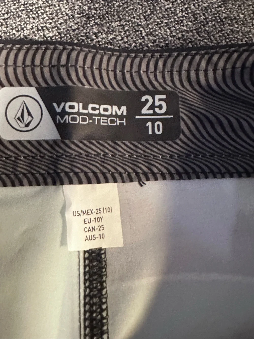 Volcom Swim Trunks size 25 (10) NWT